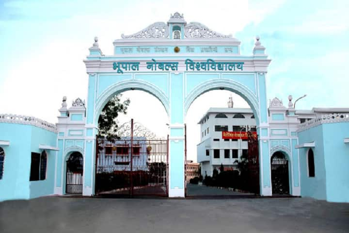 https://cache.careers360.mobi/media/colleges/social-media/media-gallery/1663/2023/4/20/Campus Entrance View of Bhupal Nobles University Udaipur_Campus-View.png